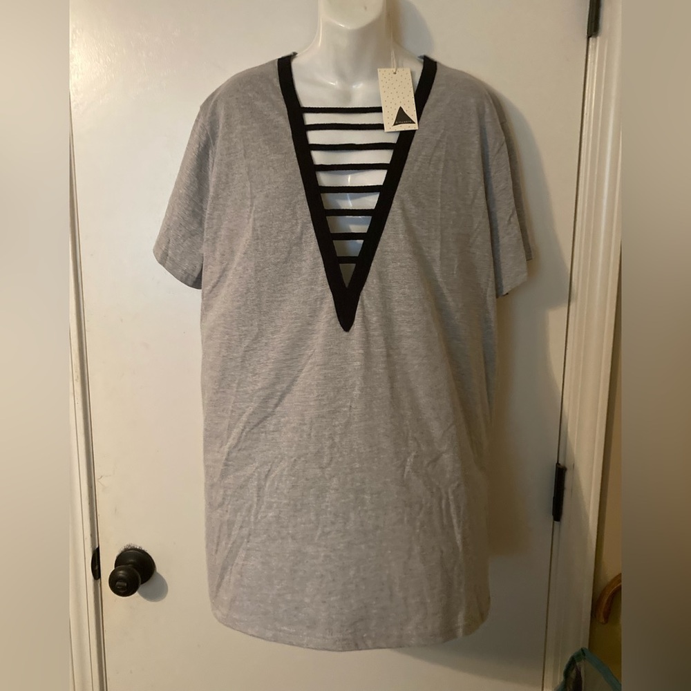 Gray V-Neck T-Shirt with Black Stripes front NWT Dreamers size medium new